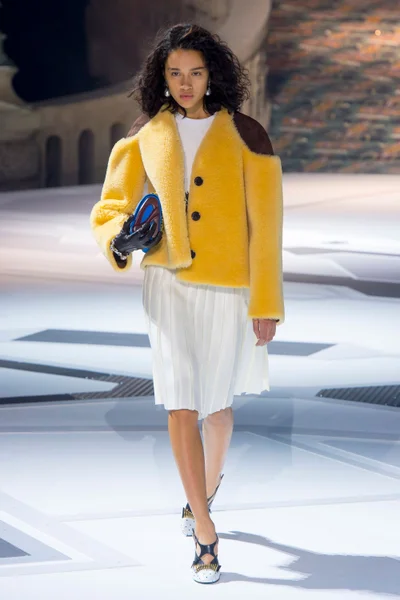 Look 22